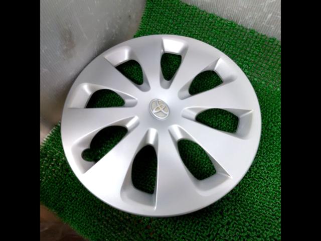 TOYOTA アクア純正ホイールキャップ 15インチ | やや傷や汚れあり 