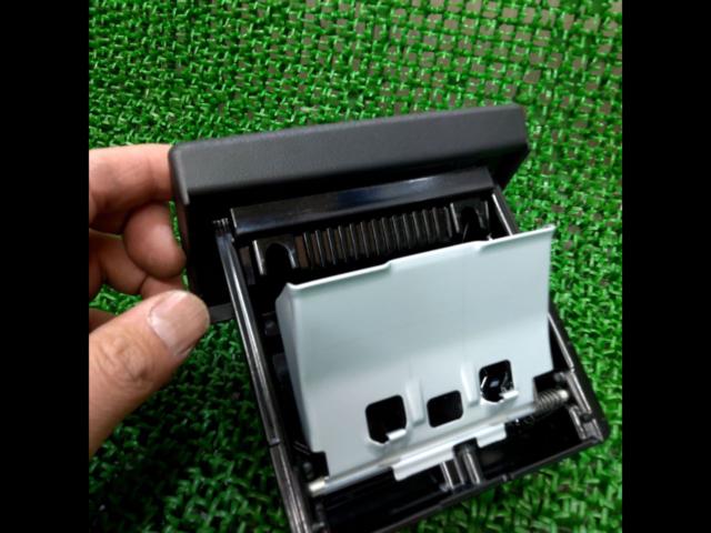 トヨタ ハイエース200系純正灰皿