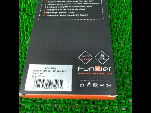 サイズXL-2X Funkier(ファンキアー)Women シームレステック ベースレイヤー ★値下げしました!!★