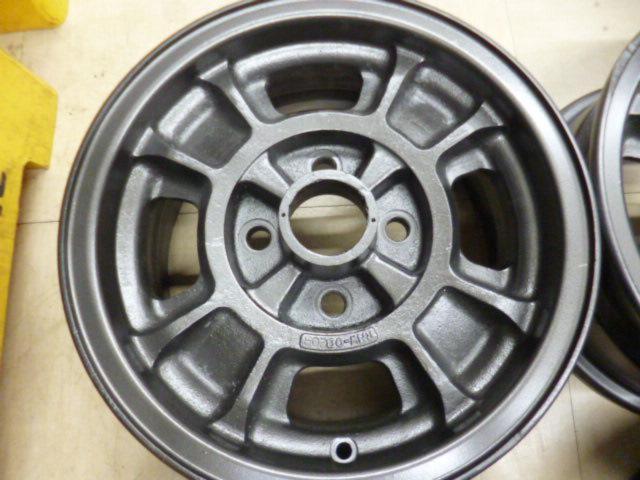  was price cut 
Fairlady Z 432
S30
Genuine OP (?)
Mag Wheel(?)