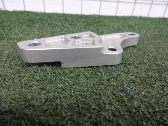 Unknown manufacturer caliper support
Ohlins shaft
ZRX1200 Daegu (year unknown)