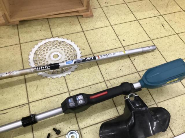 値下げしました makita [MUR191LD] 充電式草刈機 ※バッテリーなし