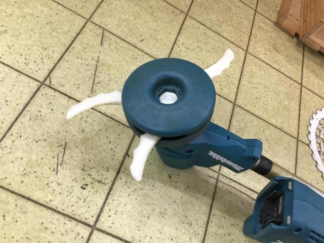 値下げしました makita [MUR191LD] 充電式草刈機 ※バッテリーなし