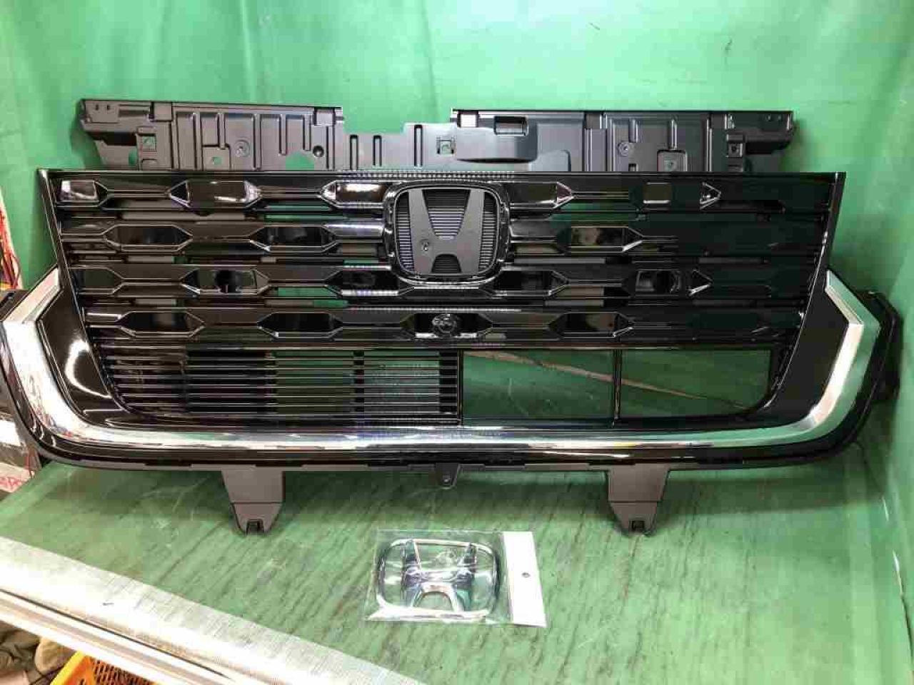 HONDA(ホンダ)純正 [71202-32RA] N-BOXカスタム(JF5)純正 フロントグリル | 中古品 | アップガレージ 滋賀彦根 ...