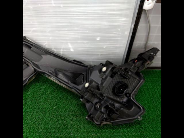 トヨタ50系 プリウス 前期純正LEDヘッドライト 左右セット | やや傷や 
