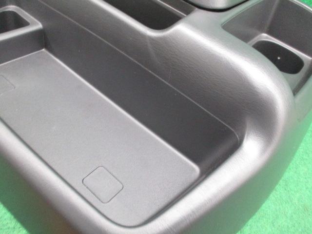 トヨタ純正】200系ハイエース7型ワイドボディ純正 センターコンソール 