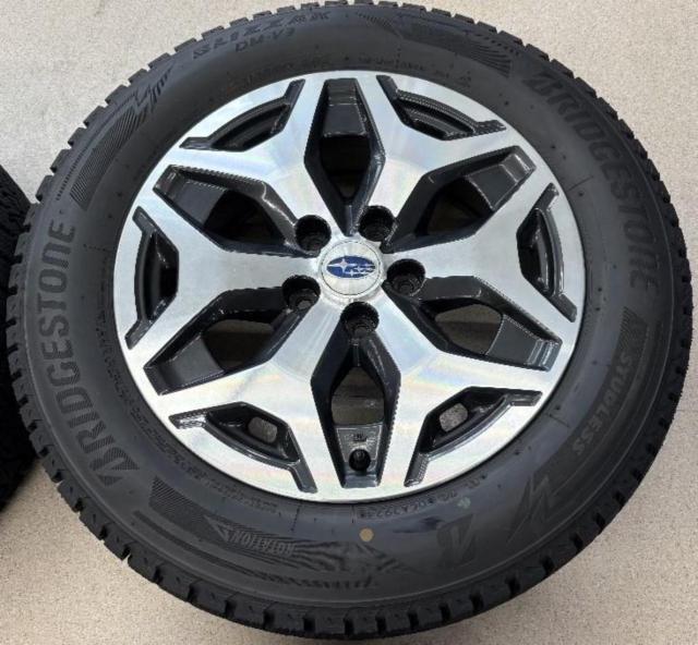 スバル(SUBARU) SK系フォレスター純正 + BRIDGESTONE BLIZZAK DM-V3 225/60R17 99Q 2024年 ...