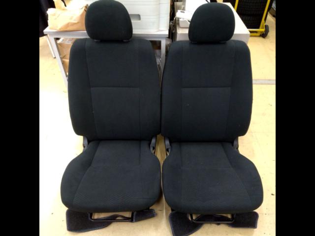 トヨタ (TOYOTA) 200系ハイエース 純正シート 運転席/助手席 (RH/LH 