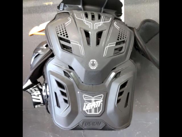 サイズ160-172 LEATT FUSION VEST3.0 プロテクターベスト ブラック