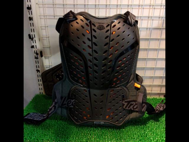 1大特価 サイズ:M/L Troy Lee Designs Rockfight CE チェストプロテクター