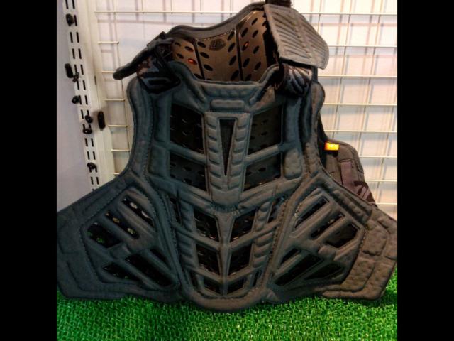 1大特価 サイズ:M/L Troy Lee Designs Rockfight CE チェストプロテクター