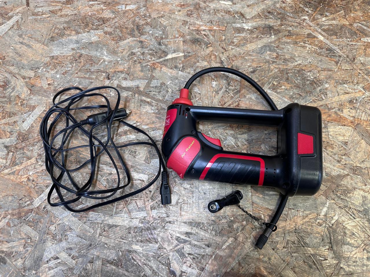 Air Raiser 充電式電動エアコンプレッサー | 中古品 | アップガレージ 岡崎宇頭店 | カー用品 メンテナンス 工具を通販で購入 ...