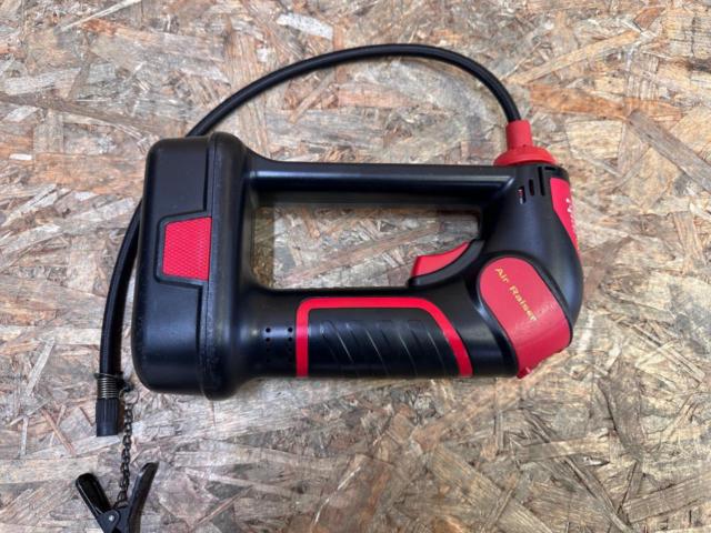 Air Raiser 充電式電動エアコンプレッサー | 中古品 | アップガレージ 岡崎宇頭店 | カー用品 メンテナンス 工具を通販で購入 ...