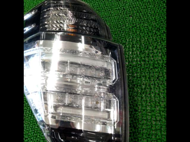 【トヨタ純正】30系ヴェルファイア テールレンズ助手席側