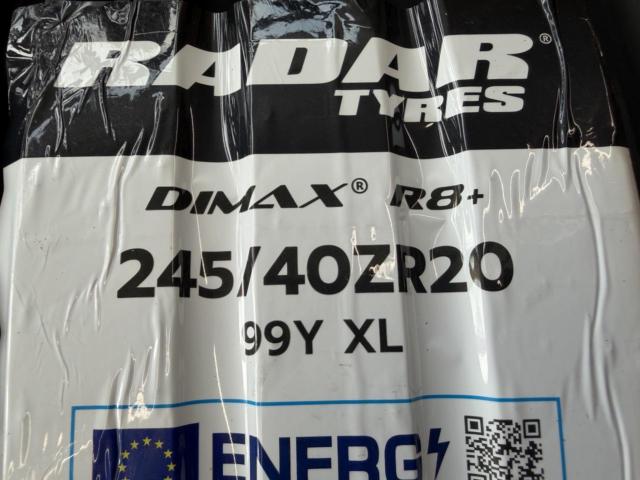 RAYS VERSUS STRATAGIA VOUGE + RADAR Dimax R8+ 245/40R20 99Y