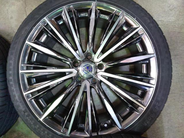 RAYS VERSUS STRATAGIA VOUGE + RADAR Dimax R8+ 245/40R20 99Y
