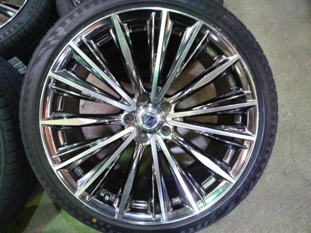RAYS VERSUS STRATAGIA VOUGE + RADAR Dimax R8+ 245/40R20 99Y