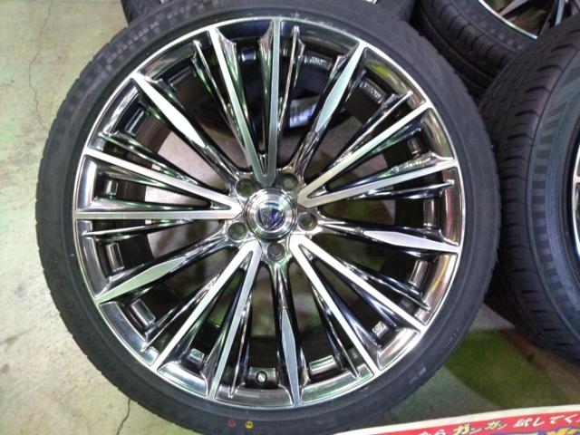 RAYS VERSUS STRATAGIA VOUGE + RADAR Dimax R8+ 245/40R20 99Y