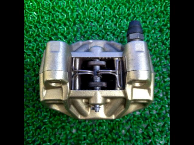 Brembo(ブレンボ) 2POTキャリパー 84mm/39043【新カニ旧タイプ】