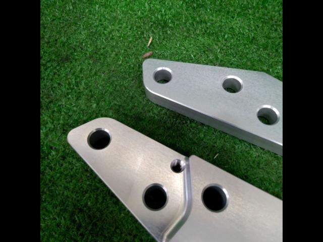 OHLINS
Caliper support ZRX1100 ('98)