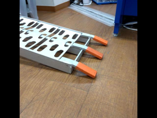 メーカー不明 ラダーレール 折り畳み2