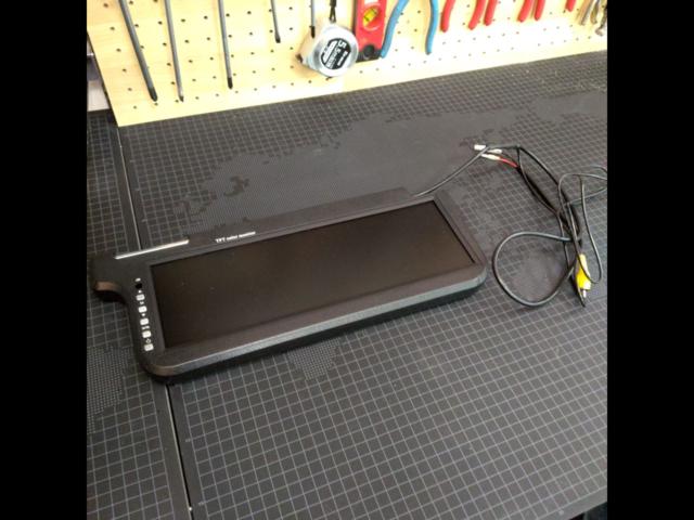 Unknown Manufacturer
Sun visor 12.2 inch monitor