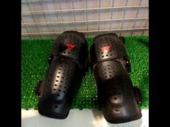 サイズ:XS Dainese ニーパッドプロテクター ブラック
