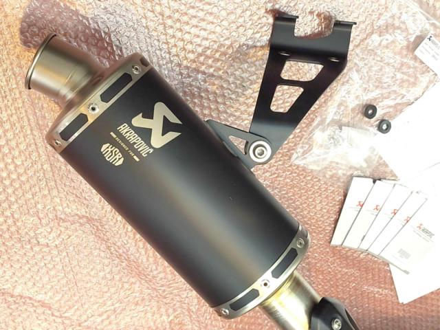AKRAPOVIC(アクラポビッチ) フルエキゾーストマフラー 【XSR900GP/XSR900】
