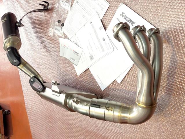 AKRAPOVIC(アクラポビッチ) フルエキゾーストマフラー 【XSR900GP/XSR900】