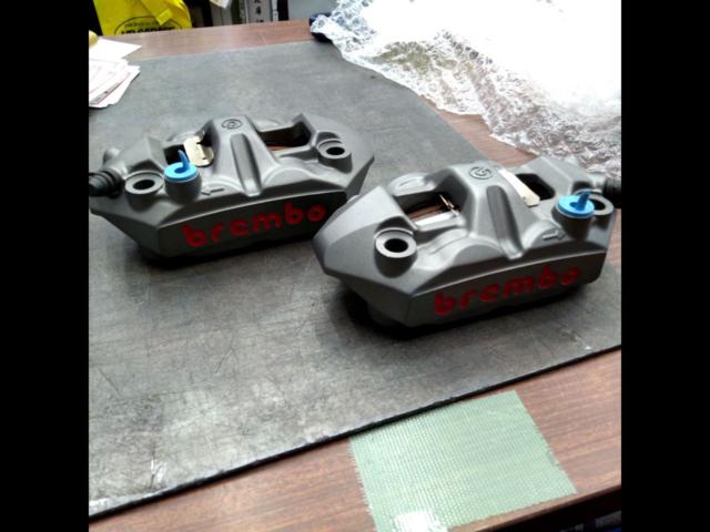 Brembo
Monoblock M4
34 Casting Caliper
Right and left
