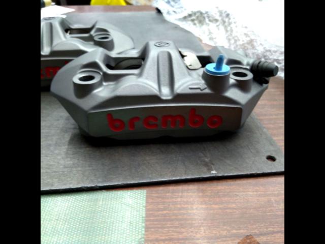 Brembo
Monoblock M4
34 Casting Caliper
Right and left