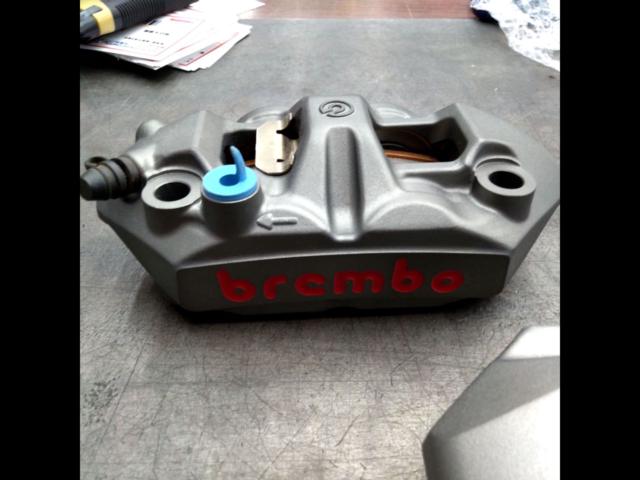 Brembo
Monoblock M4
34 Casting Caliper
Right and left