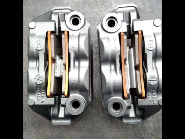 Brembo
Monoblock M4
34 Casting Caliper
Right and left