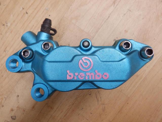For the left
Brembo
Casting 4POT caliper
General purpose
Mounting pitch 40mm