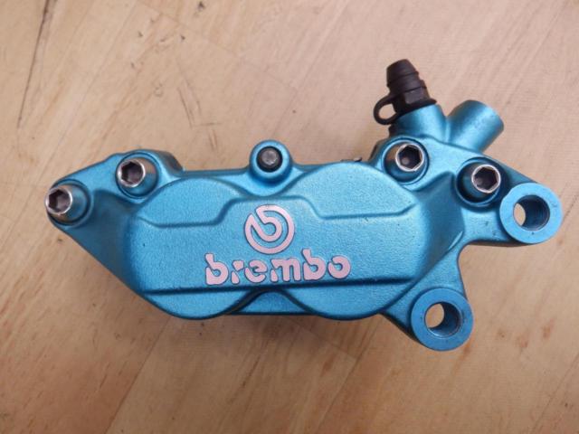 For the right
Brembo
Casting 4POT caliper
General purpose
Mounting pitch 40mm