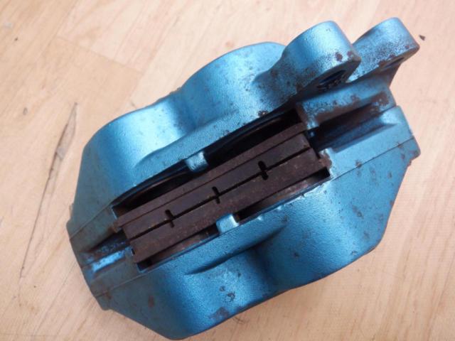 For the right
Brembo
Casting 4POT caliper
General purpose
Mounting pitch 40mm