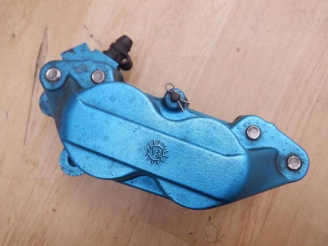 For the right
Brembo
Casting 4POT caliper
General purpose
Mounting pitch 40mm