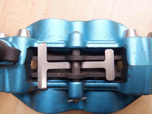 For the right
Brembo
Casting 4POT caliper
General purpose
Mounting pitch 40mm
