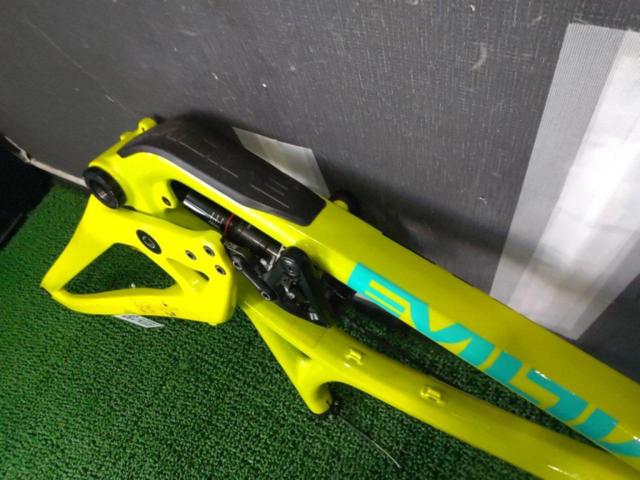 ※リアユニット動作未確認 Evil Insurgent カーボンフルサスMTBフレーム 27.5インチ イエロー