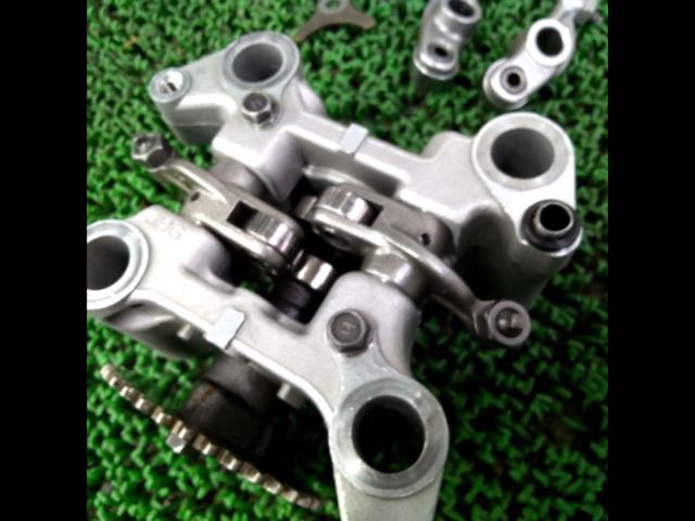 Translation
Genuine Honda camshaft
Rocker arm
CBF125 (year unknown)