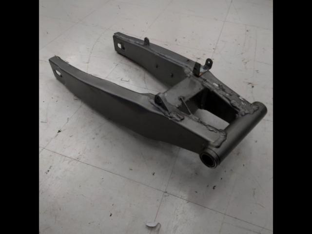 YAMAHA
FZR250R (3LN)
Genuine swing arm