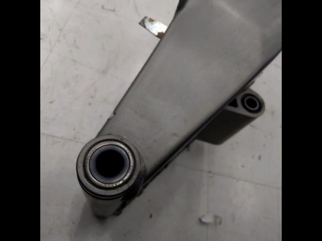 YAMAHA
FZR250R (3LN)
Genuine swing arm