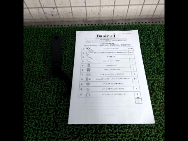 RS-R
Basic-i Corolla Sport / NRE210H・ZWE211H