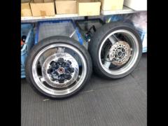 KAWASAKI
Genuine front and rear wheel set
ZZR1100 (ZXT00C)