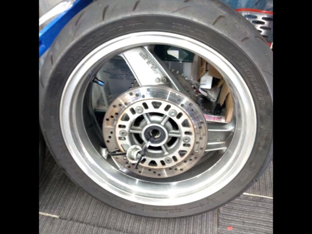 KAWASAKI
Genuine front and rear wheel set
ZZR1100 (ZXT00C)