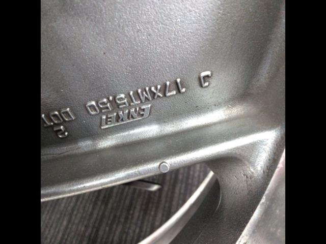 KAWASAKI
Genuine front and rear wheel set
ZZR1100 (ZXT00C)