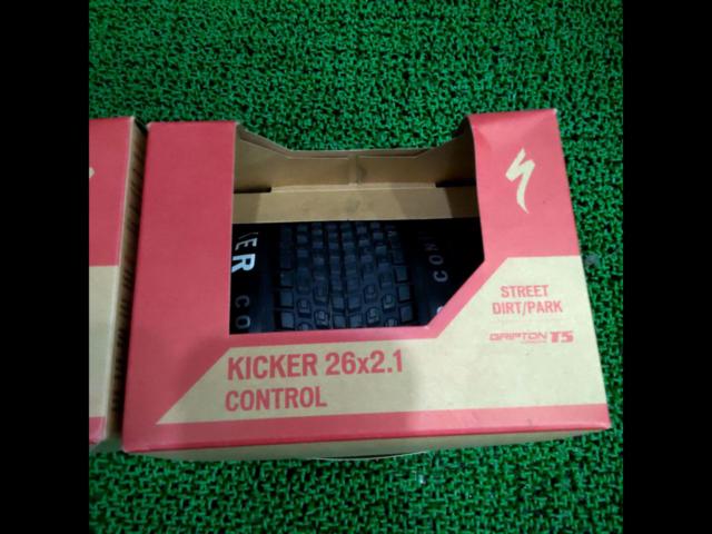 Specialized Kicker Control T5 - 26x2.10 タイヤ2本セット