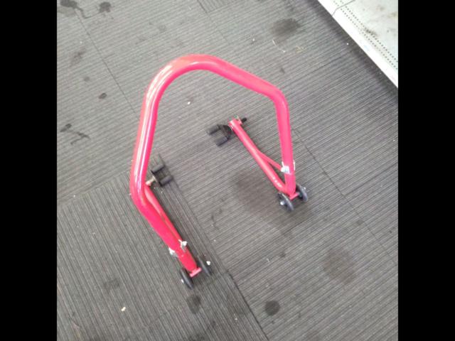 Unknown Manufacturer
Maintenance stand
Red