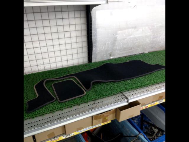 メーカー不明 ダッシュマット ハスラー