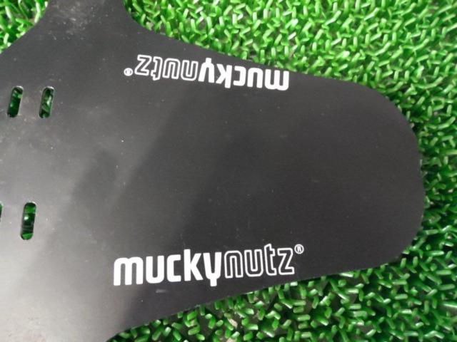 Mucky Nutz(マッキーナッツ) フロントフェンダー ブラック